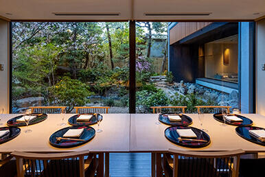 Restaurant Ioto Overlooking the Changing Seasons in the Garden